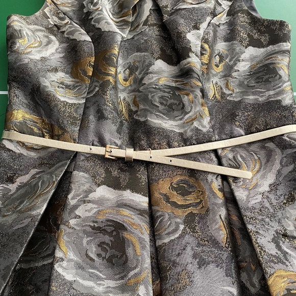 NWT SLNY New York Sliver Metallic Floral Box Pleated Midi Dress Size 10 - Picture 6 of 12